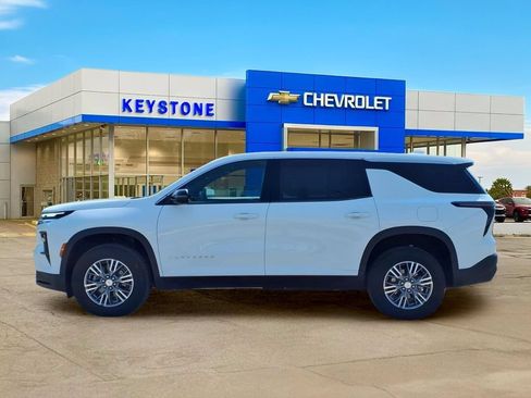 Used 2024 Chevrolet Traverse LS FWD image 4