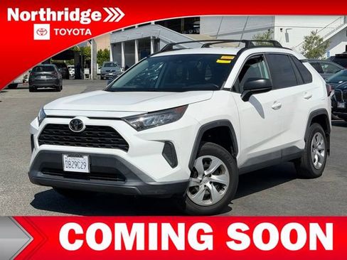Used 2021 Toyota RAV4 LE FWD image 1