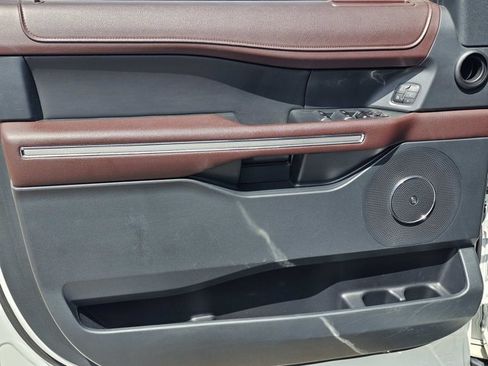 Used 2022 Ford Expedition Limited AWD/4WD image 16