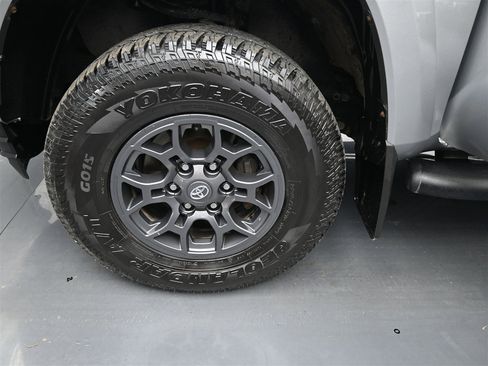 Used 2018 Toyota Tacoma SR5 image 17