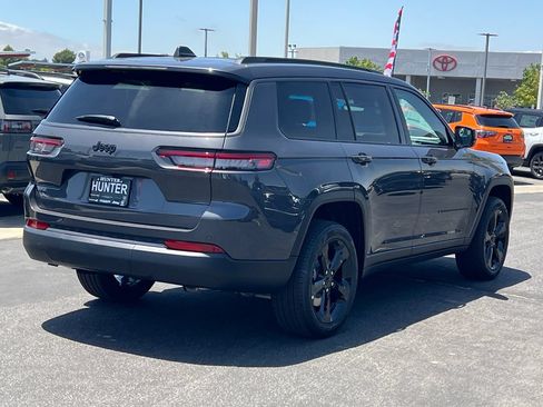 New 2026 Jeep Grand Cherokee L Limited w/ Limited Altitude Package AWD/4WD image 7