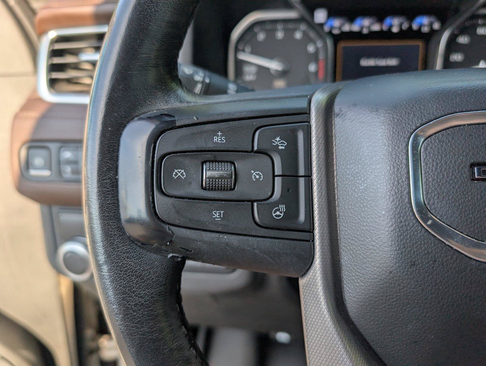 Used 2021 GMC Yukon Denali w/ Denali Premium Package RWD image 28