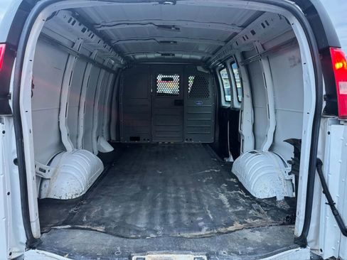 Used 2016 Chevrolet Express 3500 image 8