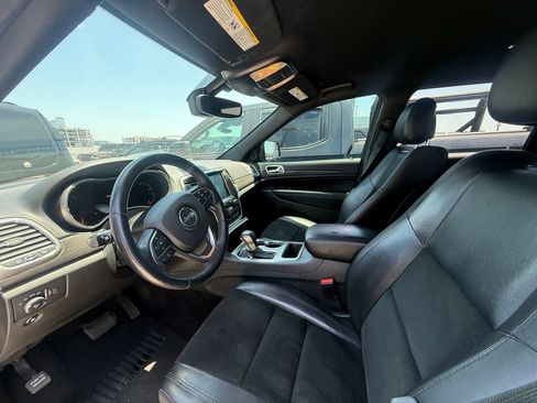 Used 2017 Jeep Grand Cherokee Altitude AWD/4WD image 5