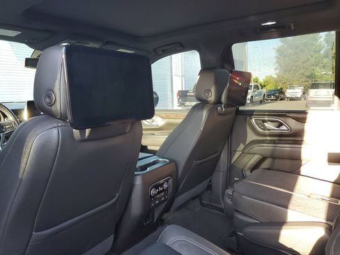 Used 2021 Chevrolet Tahoe Z71 w/ Luxury Package AWD/4WD image 7