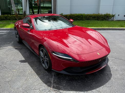 Used 2021 Ferrari Roma RWD image 5
