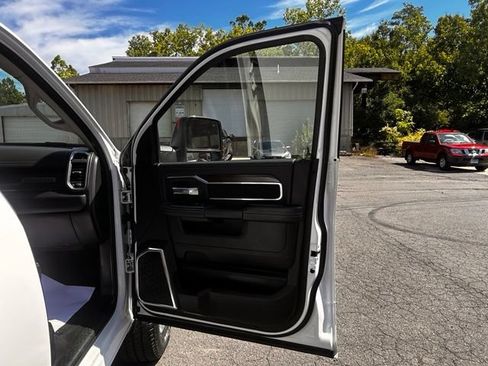 Used 2024 RAM 2500 Laramie AWD/4WD image 14
