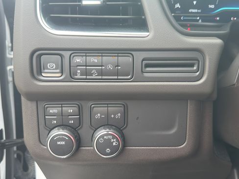 Used 2024 Chevrolet Suburban Z71 AWD/4WD image 14