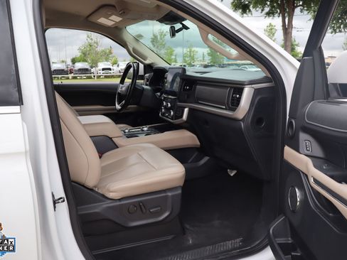 Used 2024 Ford Expedition Max XLT AWD/4WD image 30