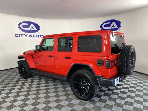 Used 2025 Jeep Wrangler Unlimited Sahara AWD/4WD image 5