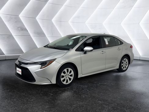Used 2024 Toyota Corolla LE FWD image 3