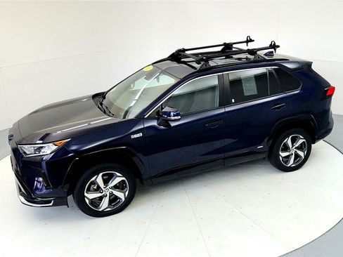 Certified 2021 Toyota RAV4 SE w/ Weather & Moonroof Package image 15