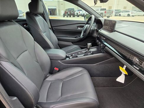 Used 2025 Honda Accord Sport image 25
