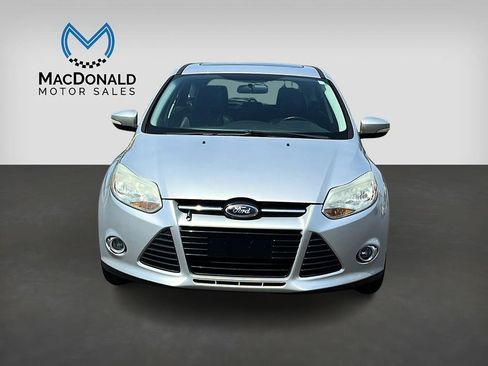 Used 2014 Ford Focus SE w/ Equipment Group 201A FWD image 3