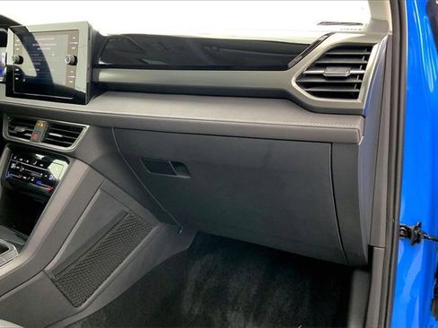 Used 2025 Volkswagen Taos SE image 16