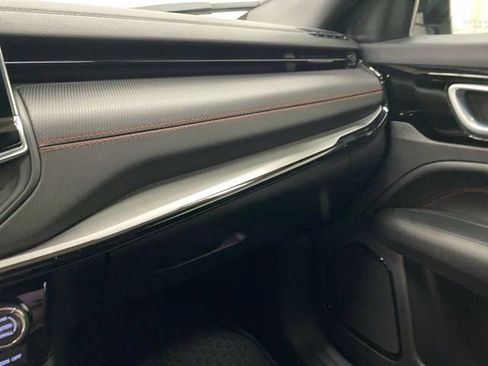 Used 2025 Jeep Compass Trailhawk image 19