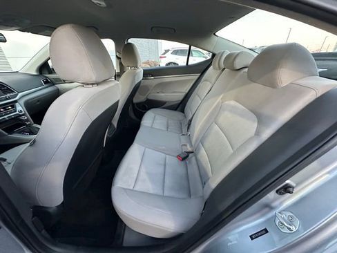 Used 2017 Hyundai Elantra SE image 28