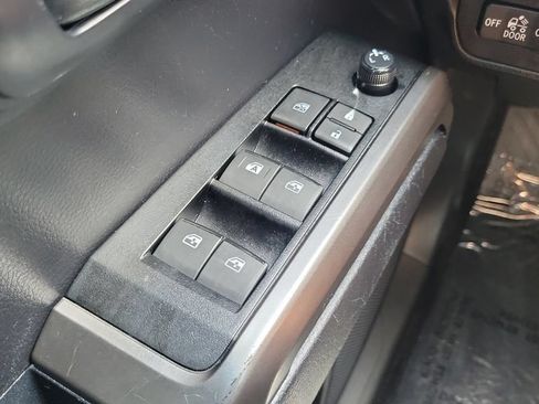Certified 2021 Toyota Tacoma SR5 AWD/4WD image 18