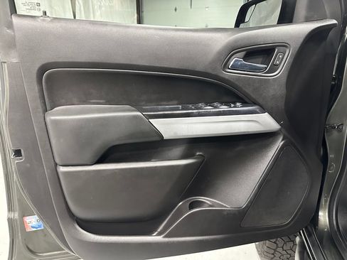 Used 2017 Chevrolet Colorado ZR2 w/ LPO, Premium Interior Package AWD/4WD image 8