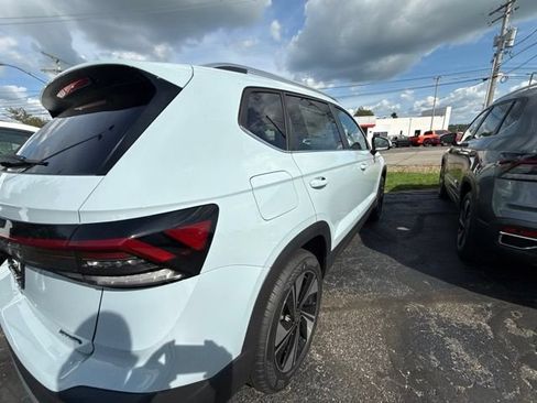 New 2026 Volkswagen Taos SE AWD/4WD image 11