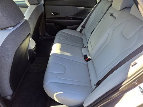 Used 2025 Hyundai Elantra Limited image 11