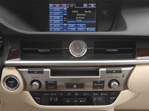 Used 2014 Lexus ES 300h w/ Luxury Package w/Bamboo Trim FWD image 9
