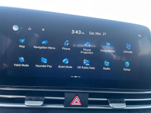 Used 2025 Hyundai Elantra Limited image 21