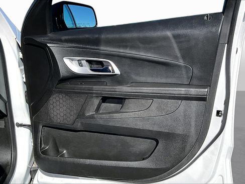 Used 2017 Chevrolet Equinox LS AWD/4WD image 18