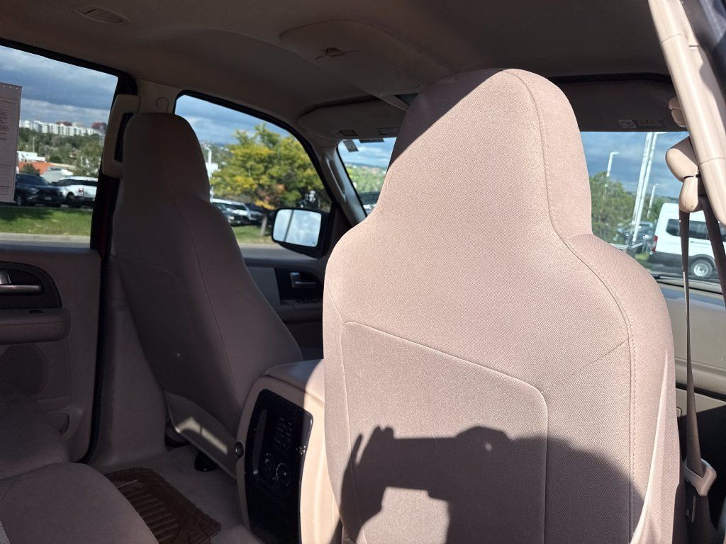 Used 2004 Ford Expedition XLT AWD/4WD image 25