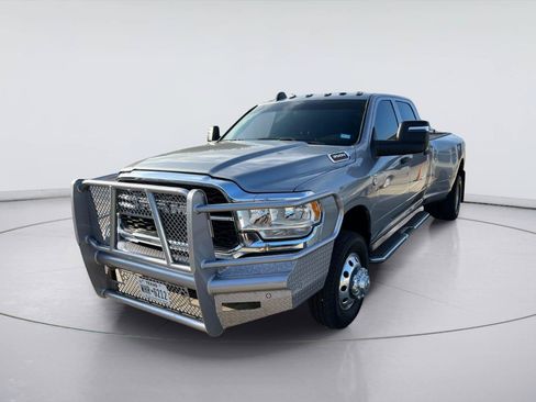 Used 2024 RAM 3500 Tradesman w/ Chrome Appearance Group AWD/4WD image 7