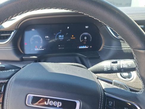 Used 2022 Jeep Grand Cherokee L Overland w/ Luxury Tech Group IV AWD/4WD image 10