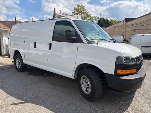 Used 2019 Chevrolet Express 2500 w/ Driver Convenience Package RWD image 18
