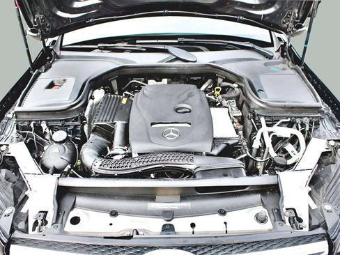 Used 2018 Mercedes-Benz GLC 300 4MATIC image 30