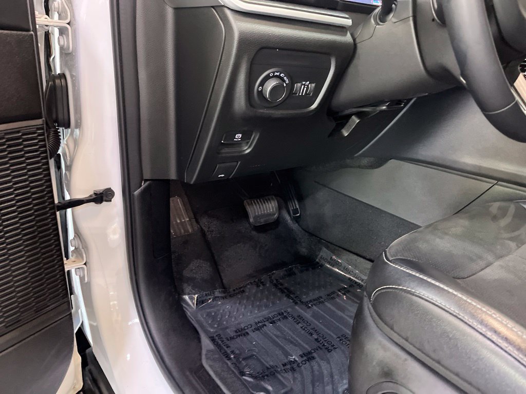Used 2023 Jeep Grand Cherokee Altitude AWD/4WD image 20