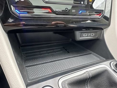 New 2025 Volkswagen Jetta SE FWD image 19