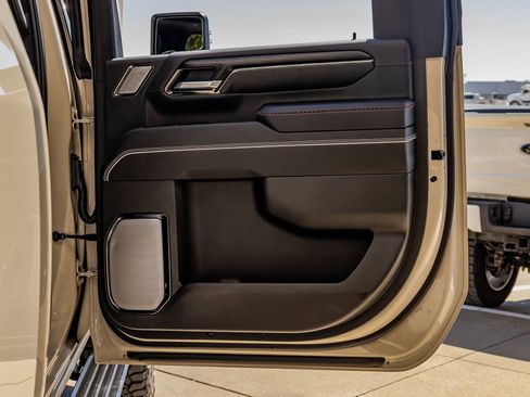 Used 2026 GMC Sierra 2500 AT4X image 38