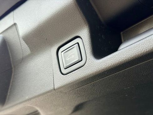 Used 2022 GMC Acadia AT4 w/ Technology Package AWD/4WD image 27