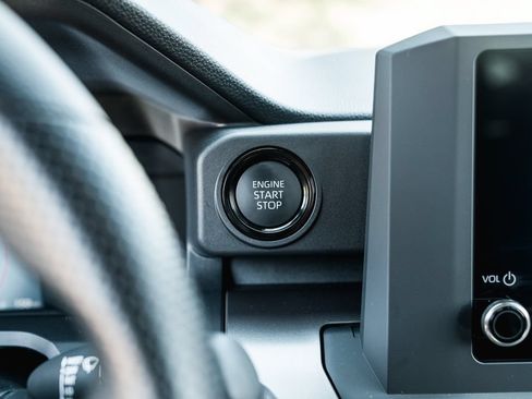 Certified 2026 Toyota Tacoma SR5 AWD/4WD image 18