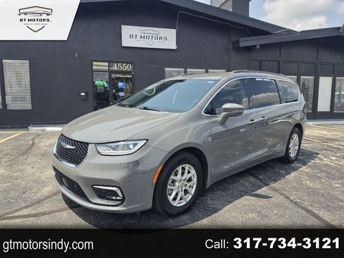 Used 2022 Chrysler Pacifica Touring-L w/ Uconnect Theater Family Group FWD image 1