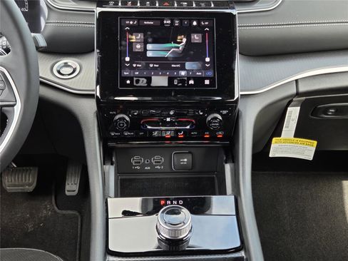 New 2025 Jeep Grand Cherokee Altitude image 36
