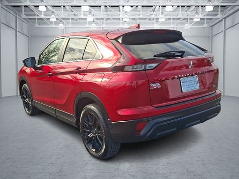 Used 2023 Mitsubishi Eclipse Cross LE image 3