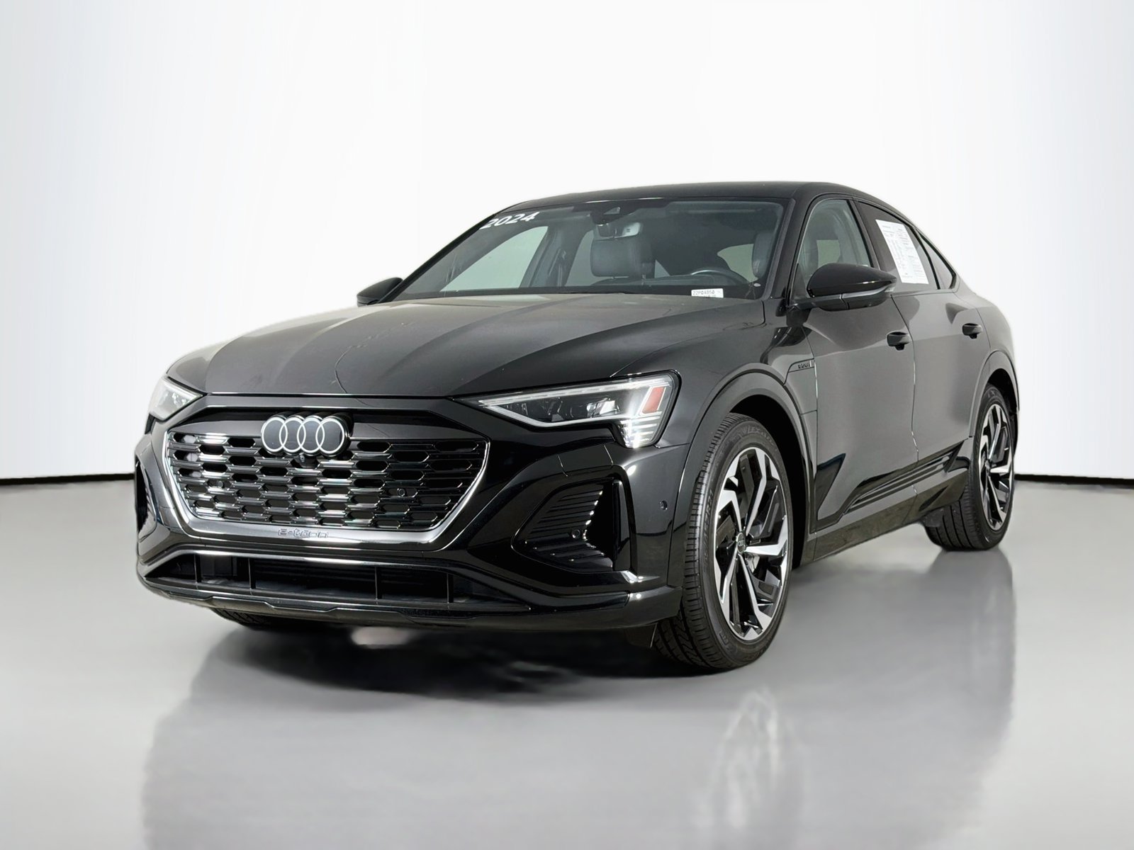 Certified 2024 Audi Q8 e-tron Prestige w/ Prestige Package AWD/4WD image 3