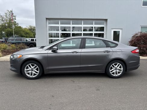 Used 2013 Ford Fusion SE FWD image 2