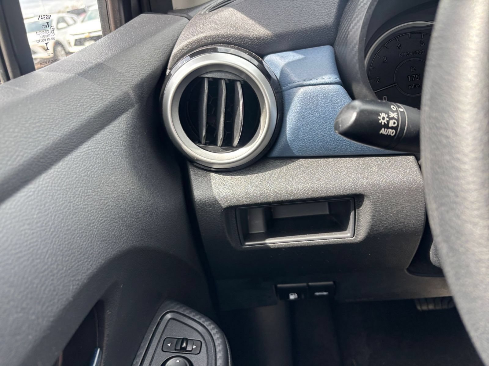 Used 2025 Nissan Versa SV FWD image 31