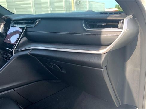 New 2025 Jeep Grand Cherokee L Limited w/ Luxury Tech Group II image 28