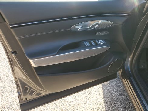 Used 2022 Genesis GV70 2.5T w/ Advanced Package image 15