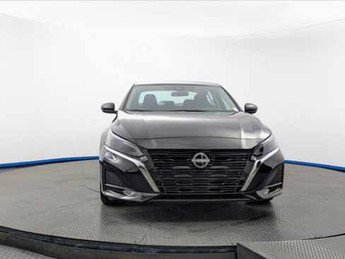 Used 2025 Nissan Altima 2.5 SV FWD image 12