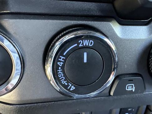 Used 2022 Toyota Tacoma TRD Sport w/ Technology Package AWD/4WD image 45