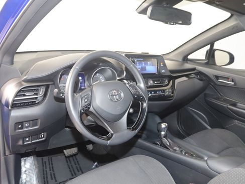 Used 2018 Toyota C-HR XLE FWD image 23