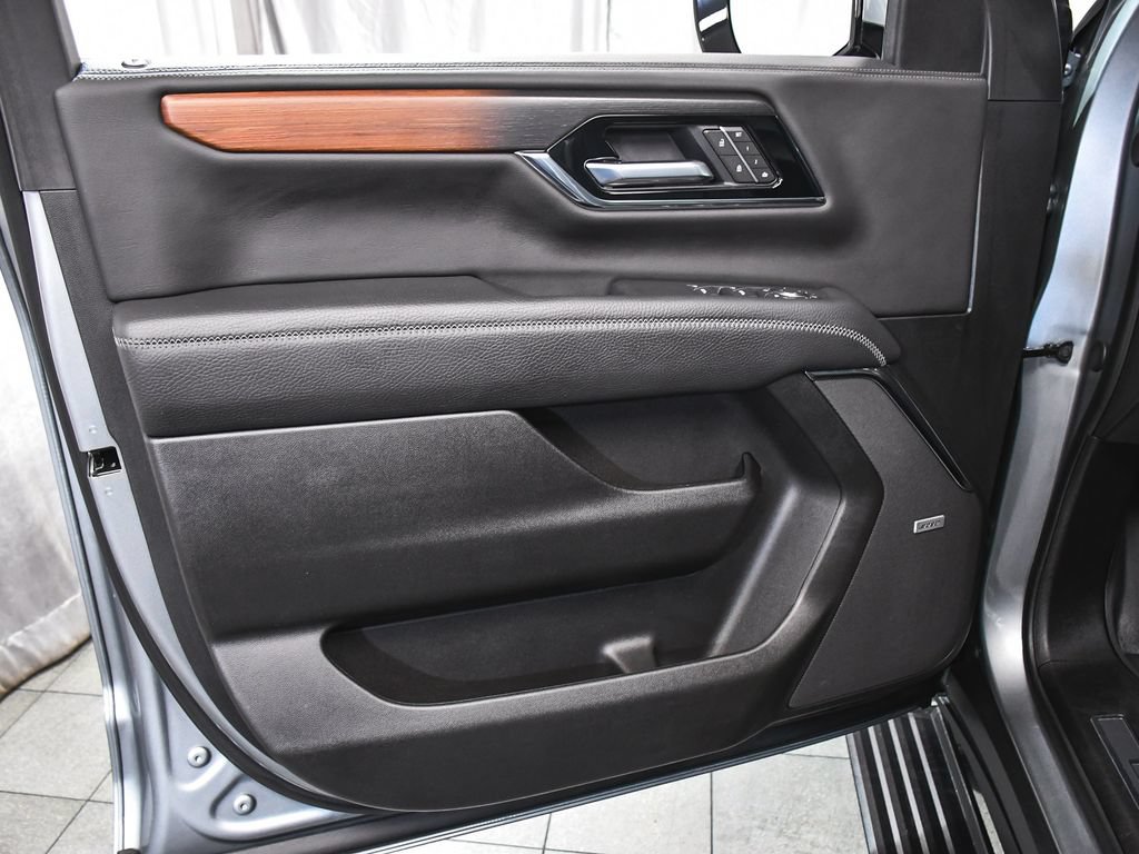 Used 2026 GMC Yukon XL Denali w/ Sun & Power Step Package AWD/4WD image 9